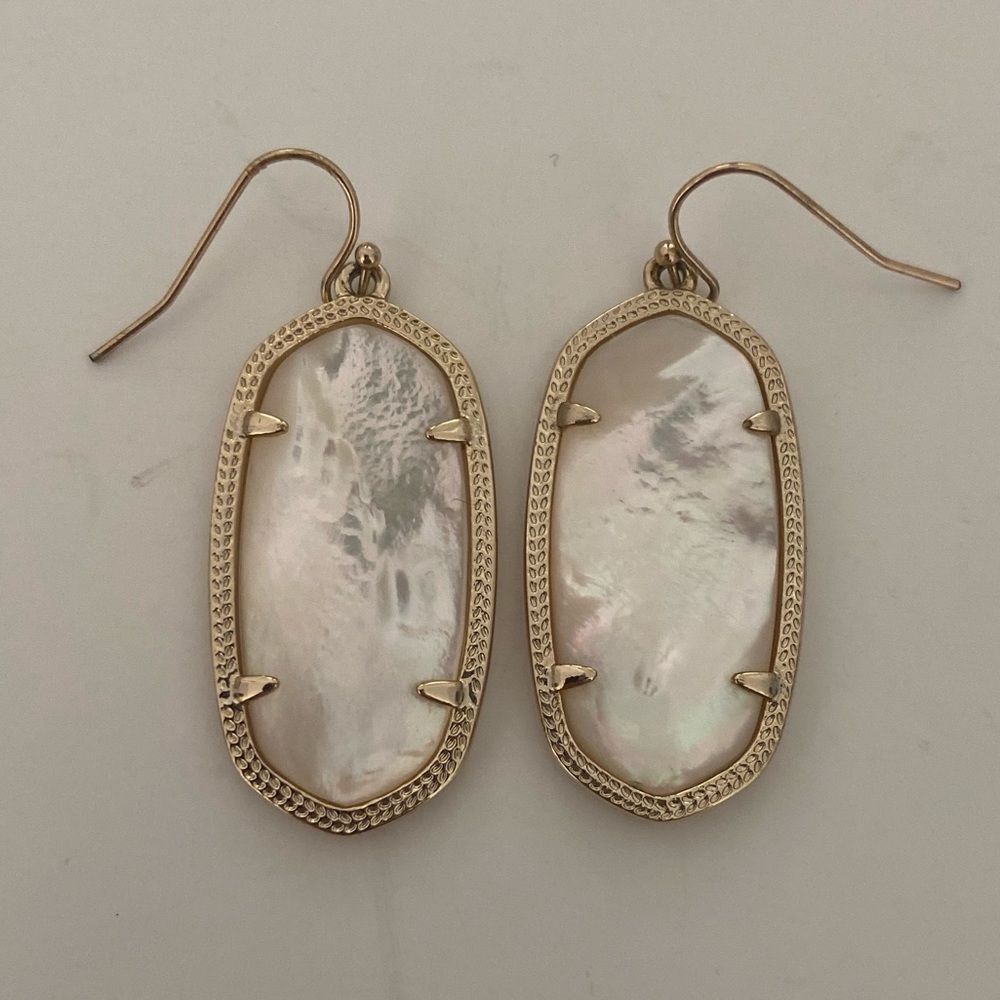 Kendra Scott Elle Gold Drop Earrings in Mother of Pear